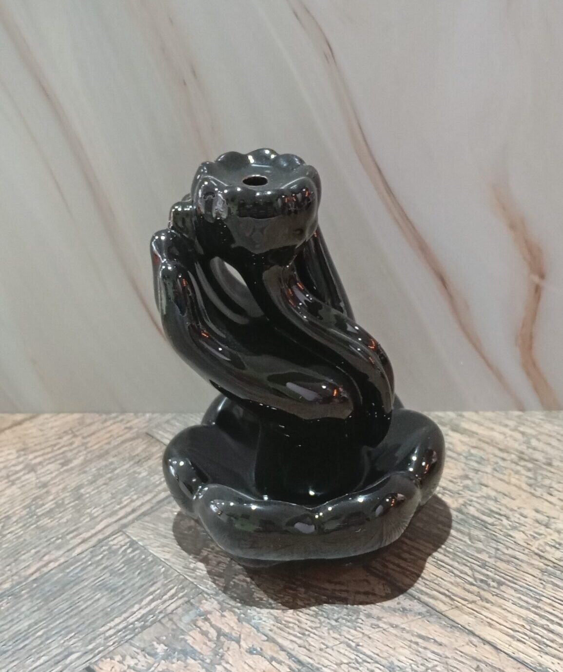 Fontaine à encens main et fleur de lotus